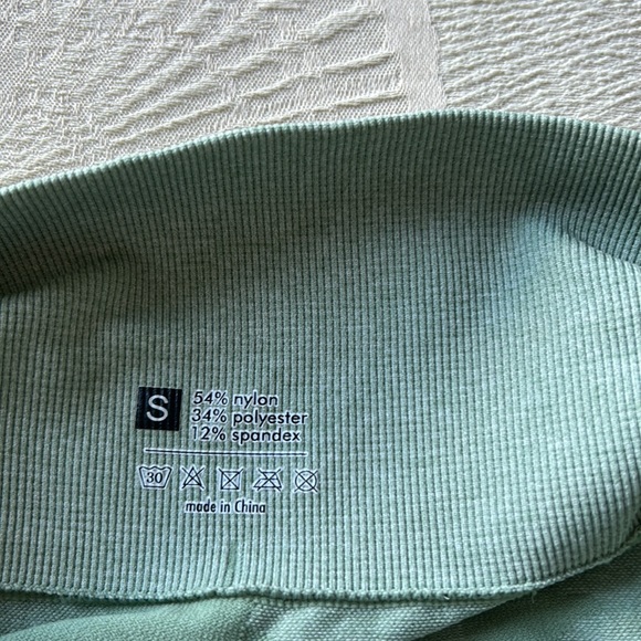 Green Camo Seamless Leggings! - Picture 3 of 3